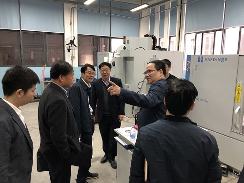 高新区管委会主任黄晓舟带队调研加速器二期企业